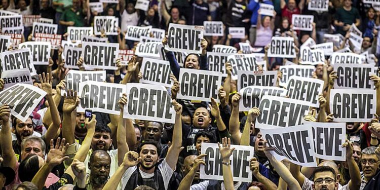 Sindicatos aprovam greve em São Paulo