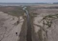 Rio Negro, em Manaus, atinge nível mais baixo da história.