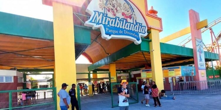 Uma mulher foi arremessada de brinquedo no dia 22 de setembro