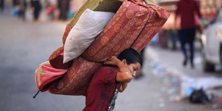 Crianças sobrevivem a ataques em Gaza, mas ficam órfãs