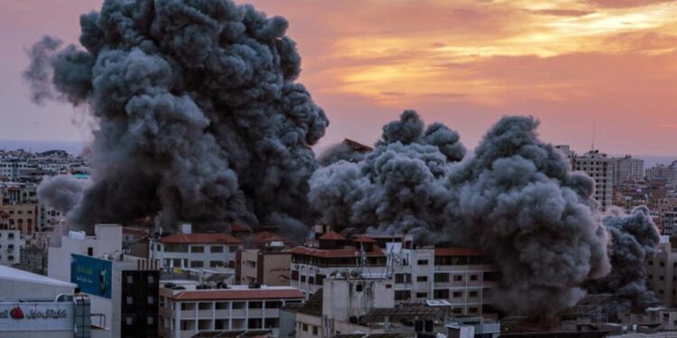 Confronto entre Hamas e Israel começou na manhã de sábado (7)