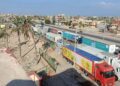 Caminhões com ajuda humanitária aguardam reabertura da passagem de Rafah para entrar em Gaza