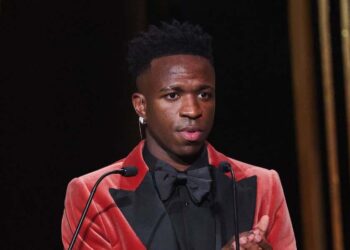 Premiado, Vinicius Jr. cita Pelé e discursa contra racismo