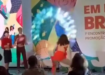 Ministério da Saúde anuncia medida após "dança erótica" em evento oficial