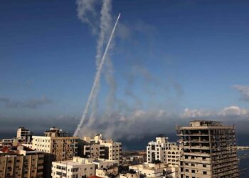 Ataque supresa do Hamas a Israel e contra ofensiva deixam mais de 200 mortos