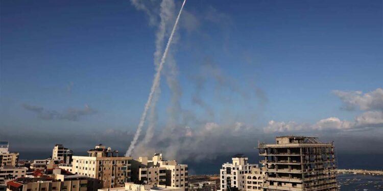 Ataque supresa do Hamas a Israel e contra ofensiva deixam mais de 200 mortos