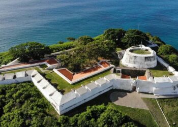 Casamento de bilionário brasileiro fechou ponto turístico em Fernando de Noronha