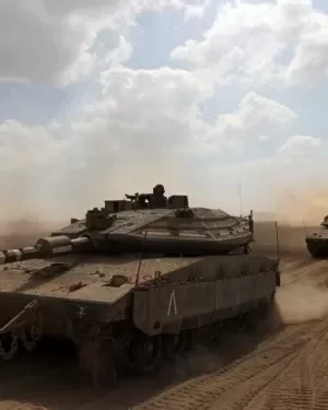 Tanques do Exército de Israel em formação na fronteira com a Faixa de Gaza. Foto: Menahem Kahana/AFP