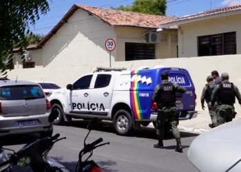 MPPE e Polícia militar na secretaria de educação de Santa Cruz do Capibaribe