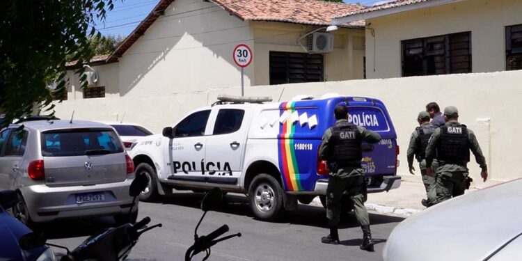 MPPE e Polícia militar na secretaria de educação de Santa Cruz do Capibaribe