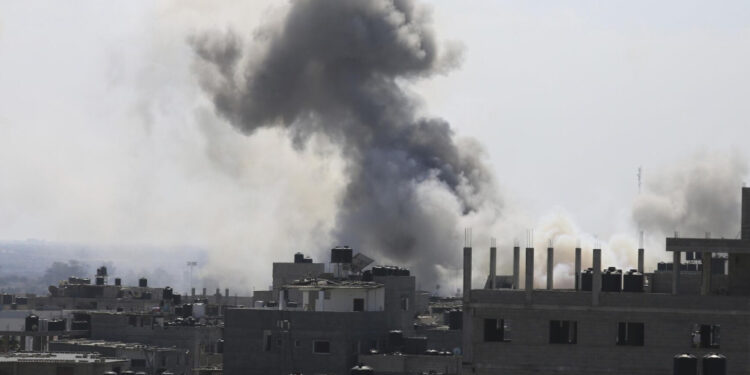 Embaixador da Palestina critica priorização de cidadãos de países ricos na lista de autorizações de saída.