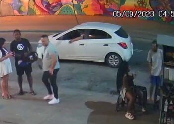 O episódio levou a companhia aérea a adiar em 24h um voo para Londres.