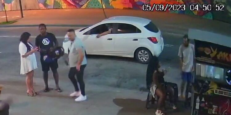 O episódio levou a companhia aérea a adiar em 24h um voo para Londres.