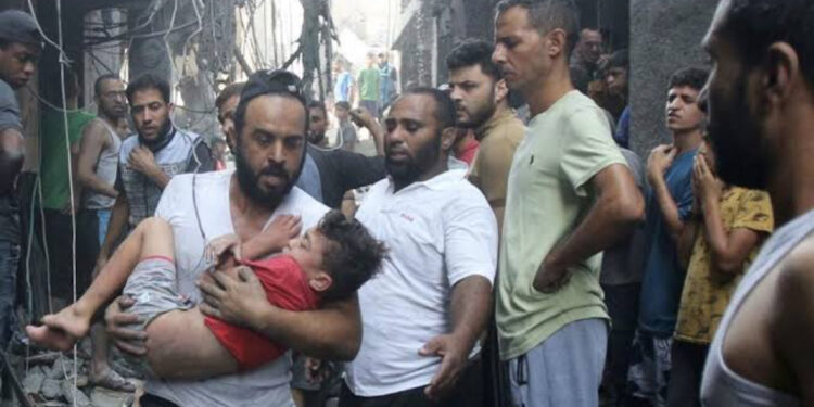 Israel está liderando um massacre indiscriminado de civis, segundo Reinado Azevedo