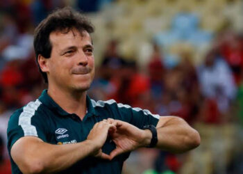 Diniz emocionou o elenco na preleção antes da final contra o Boca Juniors.