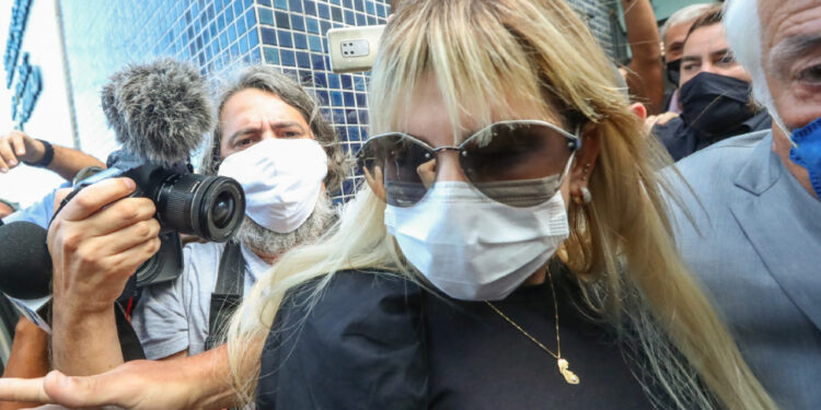 Sari Corte Real deixou o menino Miguel, de cinco anos, sozinho no elevador do prédio onde mora, no centro do Recife.