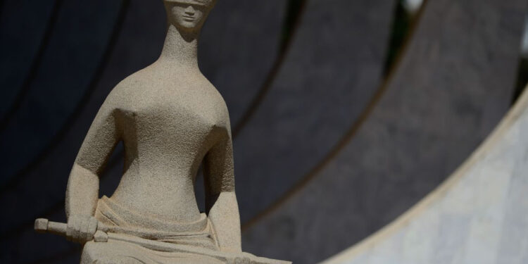 Proposta polêmica segue para a Câmara dos Deputados, onde poderá mudar o jogo político.