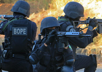 Policiais presos por invasão e mortes em Recife já foram investigados por violência policial em casos anteriores.