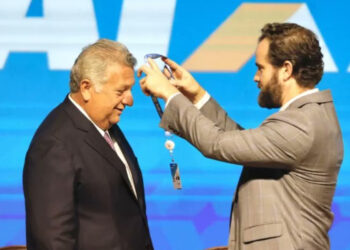 Carlos Vieira toma posse como presidente da Caixa Econômica Federal, indicado pelo Centrão.