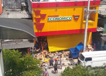 Desabamento de teto de supermercado em Jaboatão dos Guararapes deixa funcionários feridos.