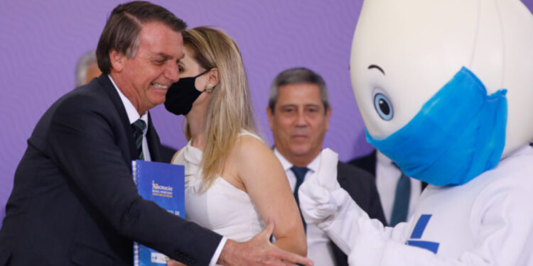 Reunião ministerial de junho de 2021 questionou recusa de Bolsonaro em se vacinar contra a Covid-19.