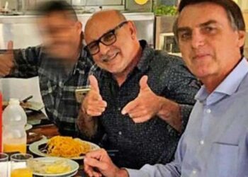 Fabrício Queiroz foi durante anos assessor e amigo pessoal da família Bolsonaro