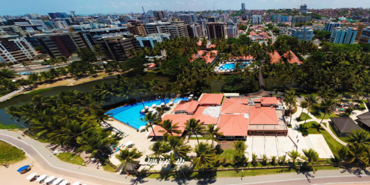 Ministério Público de Alagoas investiga venda do Hotel Jatiúca e possíveis riscos urbanísticos em Maceió.