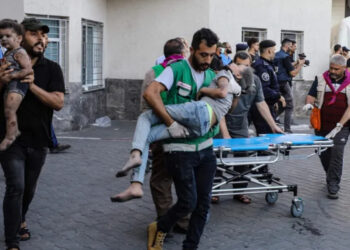 Subsecretário-geral da ONU expressa horror com operação militar em hospital de Gaza.