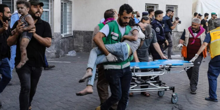 Subsecretário-geral da ONU expressa horror com operação militar em hospital de Gaza.