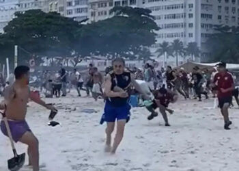 Dias antes do jogo Copacabana foi marcado por confrontos entre torcedores do Fluminense e Boca Juniors.