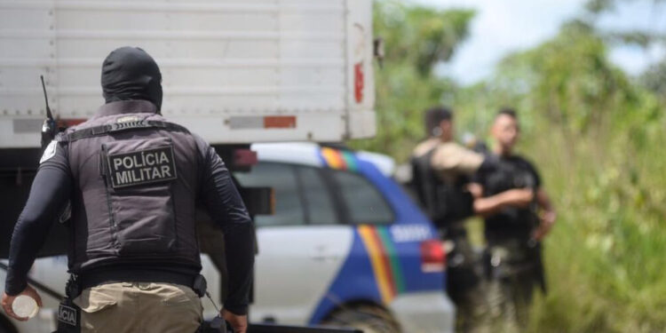 Estudo revela disparidade racial nas vítimas de ações policiais em Pernambuco.