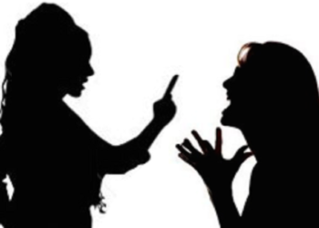 Caso seja condenada, a pena é de detenção de três meses a um ano