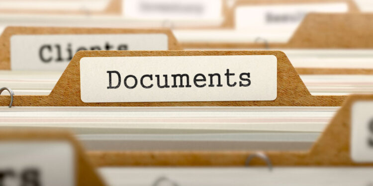 Polícia Federal investiga se Abin produziu dossiês sobre adversários políticos durante governo Bolsonaro.