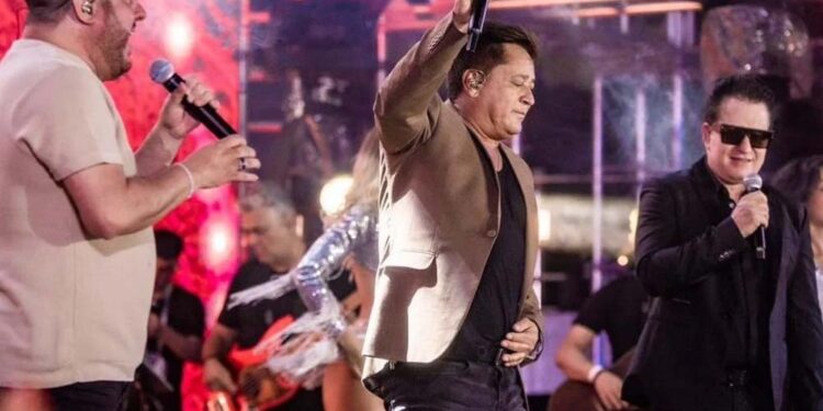 Leonardo e Bruno & Marrone eram as principais atrações do Navio Cabaré