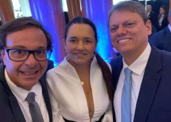 Ex-ministro Gilson Machado, sua esposa Sarita e o governador Tarcísio de Freitas