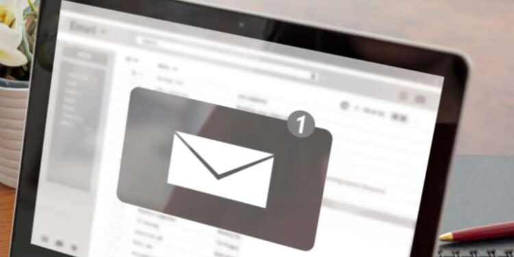 Operação Hinsberg: Influencer fitness suspeito de forjar e-mails para vender substâncias químicas ao laboratório AstraZeneca.