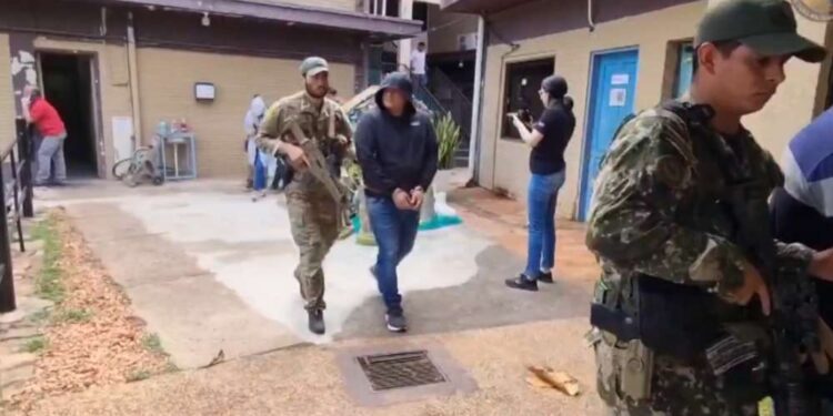 Esquema de tráfico de armas internacional: Empresário é apontado como peça central.