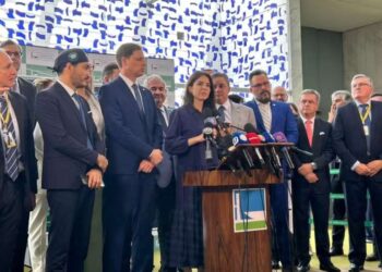 Deputados, senadores e empresários defendem derrubada do veto à desoneração.