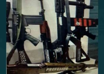 Polícia Federal identifica grande comprador de armas para facção criminosa no Rio de Janeiro.