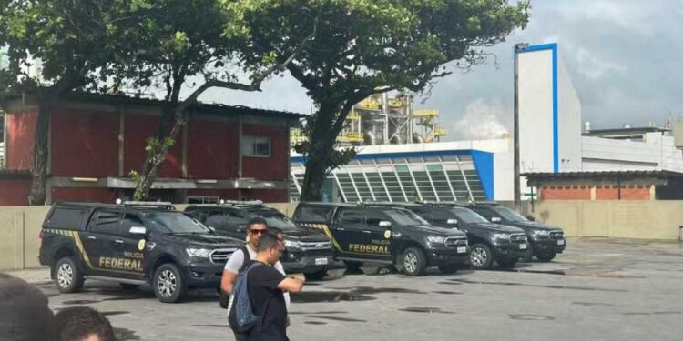 Polícia Federal realiza buscas em investigação sobre impactos da mineração da Braskem em Maceió.
