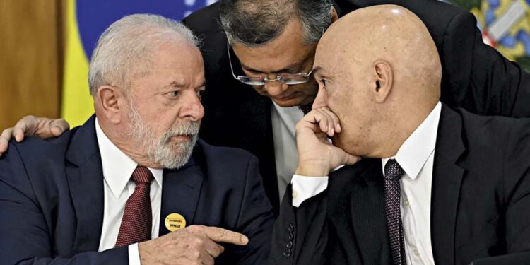 Presidente Lula, e os ministros do STF, Flávio Dino e Alexandre de Moraes