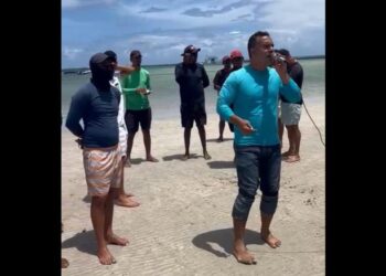 Barqueiros protestaram em Tamandaré o descumprimento de decreto estadual