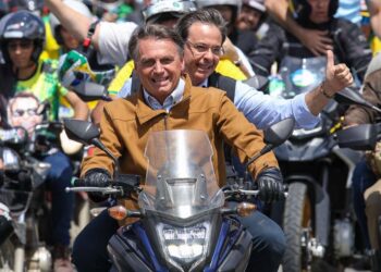 Jair Bolsonaro e Gilson Machado Neto durante motociata