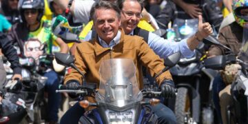 Jair Bolsonaro e Gilson Machado Neto durante motociata