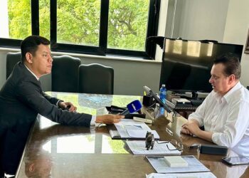 O jornalista Alberes Xavier, e o presidente do PSD, Gilberto Kassab