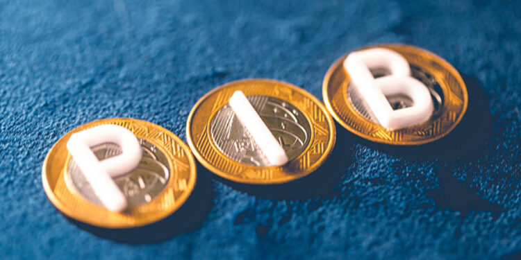 Ministro da Fazenda destaca surpreendente crescimento do PIB no terceiro trimestre e pede continuidade de cortes de juros.