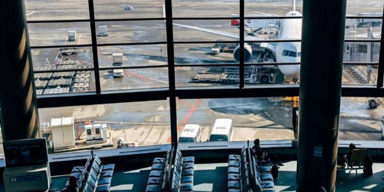 Tendência de aumento nos preços das passagens aéreas domésticas preocupa especialistas.