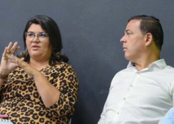 a Secretária de Educação, Wilza Vitorino, é prima do Prefeito Sivaldo Albino