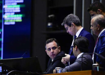 Congresso aprova Orçamento 2024 com ‘fundão’ eleitoral com cifra bilionária para disputa municipal.