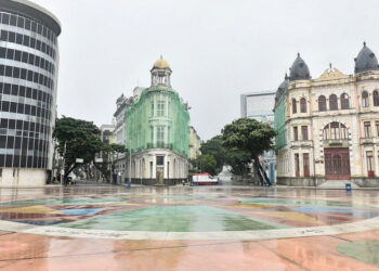 A apresentação foi cancelada devido às condições climáticas adversas.